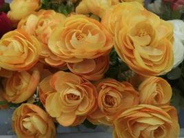 orange Farbe Rose handgefertigt schöner künstlicher Blumenstrauß Blumendekoration dekorativer Hintergrund in klassischer Vintage-Tonfarbe für Grußkarten aus Stoff und Kunststoff, Valentinstag, Liebe