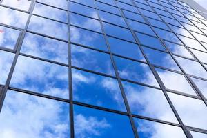 bürofenster glas himmel reflexion foto