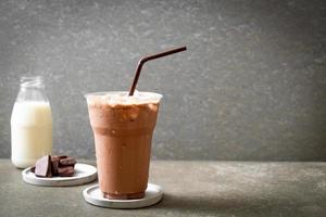 eisgekühltes Schokoladenmilchshake-Getränk foto