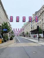 london in großbritannien im juni 2022. ein blick auf die regents street während der feierlichkeiten zum platinjubiläum foto