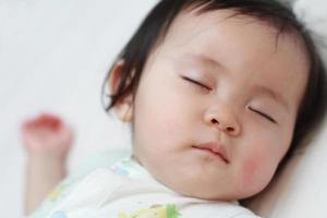 schlafendes japanisches Baby