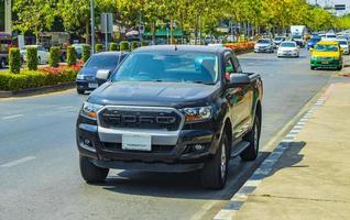 don mueang bangkok thailand 2018 leben in der stadt straßen autos menschen in don mueang bangkok thailand. foto