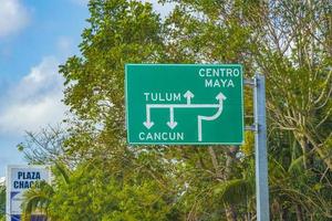 puerto aventuras quintana roo mexiko 2022 straßenschild an der autobahn autobahn in playa del carmen mexiko. foto