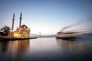 Ortakoy-Moschee in der Stadt Istanbul, Türkei foto