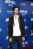 los angeles, 6. nov - tyson ritter bei der jack and jill premiere im village theater am 6. november 2011 in westwood, ca foto