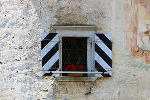 kleines Fenster in der Großstadt foto