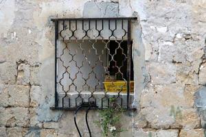 kleines Fenster in der Großstadt foto