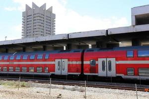 moderne eisenbahn und bahnhöfe in israel foto