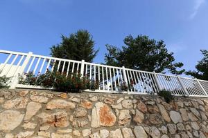 Zaun in einem Stadtpark am Mittelmeer in Israel foto