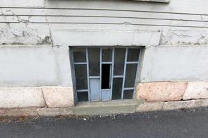 kleines Fenster in der Großstadt foto