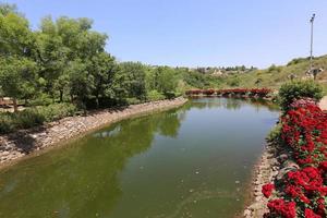 Landschaft in einer kleinen Stadt im Norden Israels foto