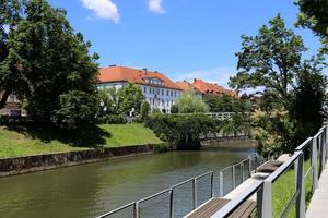 Der Fluss Ljubljanica fließt durch die slowenische Hauptstadt Ljubljana. foto