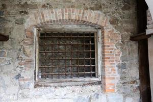 kleines Fenster in der Großstadt foto