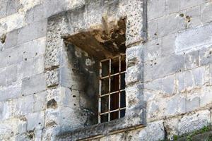 kleines Fenster in der Großstadt foto