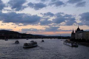 Sonnenuntergang an der Donau in der ungarischen Hauptstadt Budapest. foto