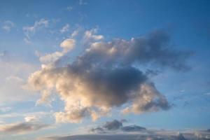 Himmel mit Wolken foto