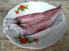frischer Tintenfisch. indonesisches kulinarisches essen foto