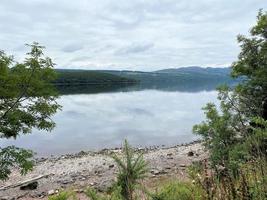 ein blick auf loch ness in schottland foto