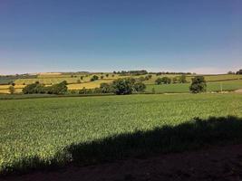 ein blick auf die landschaft von shropshire in der nähe von kirche stretton foto