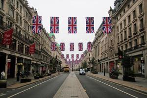 london in großbritannien im juni 2022. ein blick auf die regents street während der feierlichkeiten zum platinjubiläum foto