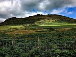 ein blick auf die caradoc-hügel in shropshire foto