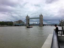 Blick auf die Tower Bridge in London foto