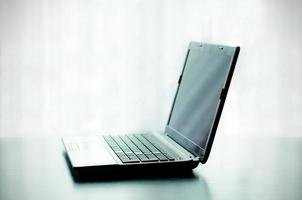 moderner Laptop auf dem Schreibtisch