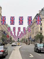 london in großbritannien im juni 2022. ein blick auf die regents street während der feierlichkeiten zum platinjubiläum foto