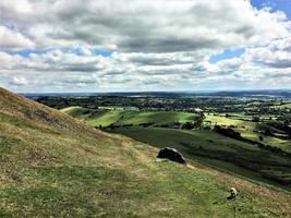 ein blick auf die caradoc-hügel in shropshire foto