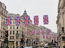 london in großbritannien im juni 2022. ein blick auf die regents street während der feierlichkeiten zum platinjubiläum foto