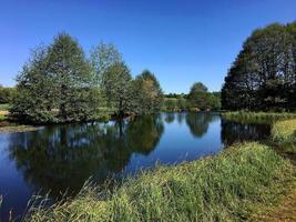 ein blick auf die landschaft von shropshire in der nähe von kirche stretton foto