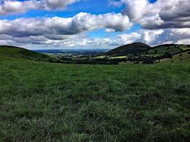 ein blick auf die caradoc-hügel in shropshire foto