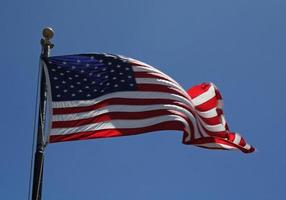 amerikanische Flagge weht im Wind foto