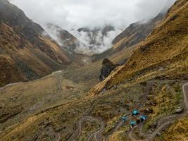 Träger auf Salkantay Trek in den peruanischen Anden. foto