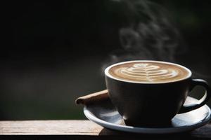 Schönes frisches Entspannungs-Morgenkaffeetassenset - Kaffeeset-Hintergrundkonzept foto