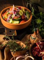 ein Schuss Salat mit Gemüse foto