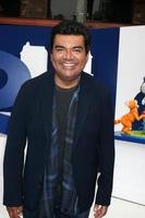 Los Angeles, 28. Juli – George Lopez kommt am 28. Juli 2013 zur Premiere von „Die Schlümpfe 2“ im Dorftheater in Westwood, ca foto