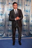 los angeles, 5. jan - zac efron kommt bei den 2011 people s choice awards im nokia theater at la live am 5. januar 2011 in los angeles, ca foto