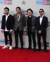 los angeles, nov 24 - fall out boy bei der ankunft der american music awards 2013 im nokia theater am 24. november 2013 in los angeles, ca foto