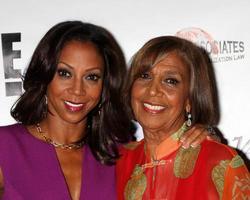 los angeles, sep 19 - holly robinson peete, dolores robinson bei den heller awards 2013 im beverly hilton hotel am 19. september 2013 in beverly hills, ca foto