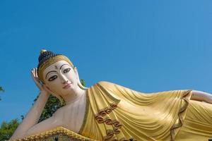 großer Status liegend Buddha Bild