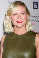 los angeles, 7. oktober - kirsten dunst bei der fargo staffel 2 premiere vorführung in den arclight hollywood theatern am 7. oktober 2015 in los angeles, ca foto