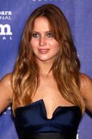 santa barbara, 2. feb - jennifer lawrence kommt am 2. februar 2013 in santa barbara, ca., zur sbiff-auszeichnung für herausragende leistung des jahres im arlington theater foto