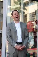 los angeles, sep 19 - jon cryer auf dem jon cryer hollywood walk of fame star zeremonie auf dem hollywood walk of fame am 19. september 2011 in los angeles, ca foto