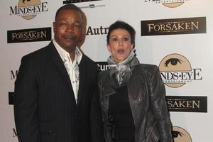 Los Angeles, 16. Februar - Carl Weathers, Christine Kludjian bei der Spezialvorführung von Forsaken Los Angeles im Autry Museum of the American West am 16. Februar 2016 in Los Angeles, ca foto