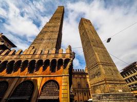 hdr wegen torri zwei türme in bologna foto