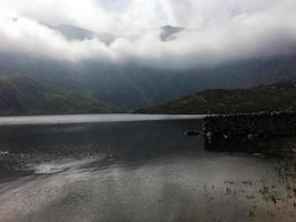 ein blick auf die landschaft von wales in snowdonia in der nähe von lake ogwen foto