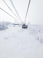 Menschen am Skilift foto