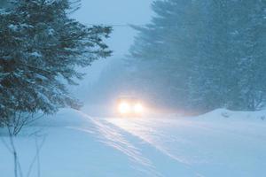 Auto im Schnee foto