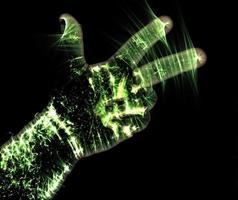 3D-Darstellung einer leuchtenden menschlichen männlichen Hand mit einer Kirlianaura, die Symbole zeigt foto